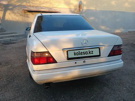 Mercedes-Benz E 200 1994 года за 4 200 000 тг. в Кокшетау – фото 34