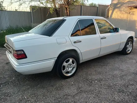 Mercedes-Benz E 200 1994 года за 4 200 000 тг. в Кокшетау – фото 36