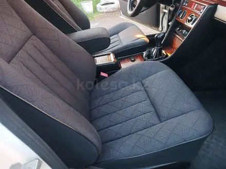 Mercedes-Benz E 200 1994 года за 4 200 000 тг. в Кокшетау – фото 45