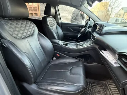 Hyundai Santa Fe 2022 года за 15 000 000 тг. в Семей – фото 17