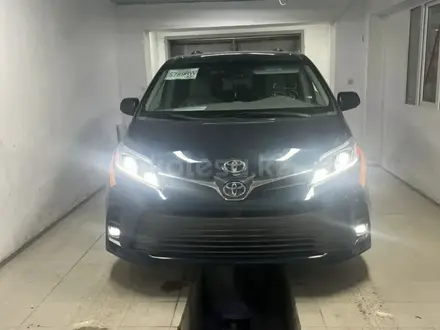 Toyota Sienna 2011 года за 7 500 000 тг. в Атырау