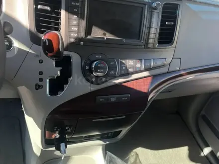 Toyota Sienna 2011 года за 7 500 000 тг. в Атырау – фото 17