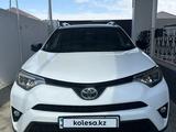 Toyota RAV4 2018 года за 13 500 000 тг. в Актау