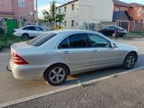 Mercedes-Benz C 200 2002 года за 2 600 000 тг. в Астана – фото 3