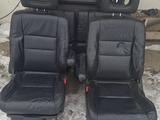 Сиденье кожаные Хонда CRV 1поколение за 1 000 тг. в Актобе