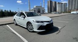 Toyota Camry 2022 года за 17 000 000 тг. в Астана