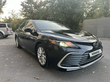 Toyota Camry 2021 года за 11 000 000 тг. в Алматы – фото 3