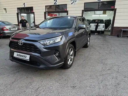 Toyota RAV4 2022 года за 16 500 000 тг. в Алматы – фото 2