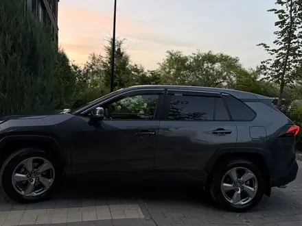 Toyota RAV4 2022 года за 16 500 000 тг. в Алматы – фото 29