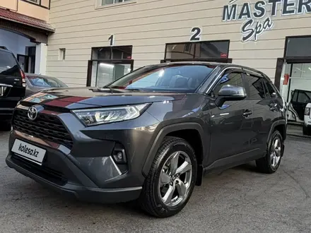 Toyota RAV4 2022 года за 16 500 000 тг. в Алматы