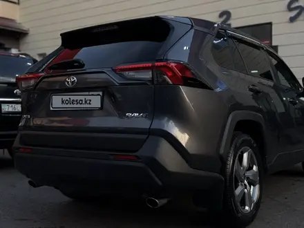 Toyota RAV4 2022 года за 16 500 000 тг. в Алматы – фото 6