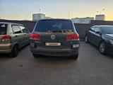 Volkswagen Touareg 2005 года за 5 300 000 тг. в Усть-Каменогорск – фото 4