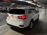 Kia Sorento 2018 года за 8 500 000 тг. в Актау – фото 3