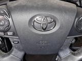 Руль на Toyota Camry 50 за 65 000 тг. в Алматы – фото 2