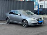 Volkswagen Jetta 2005 года за 2 190 000 тг. в Алматы – фото 3