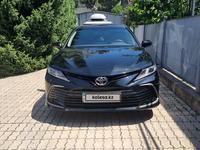 Toyota Camry 2023 года за 16 300 000 тг. в Алматы