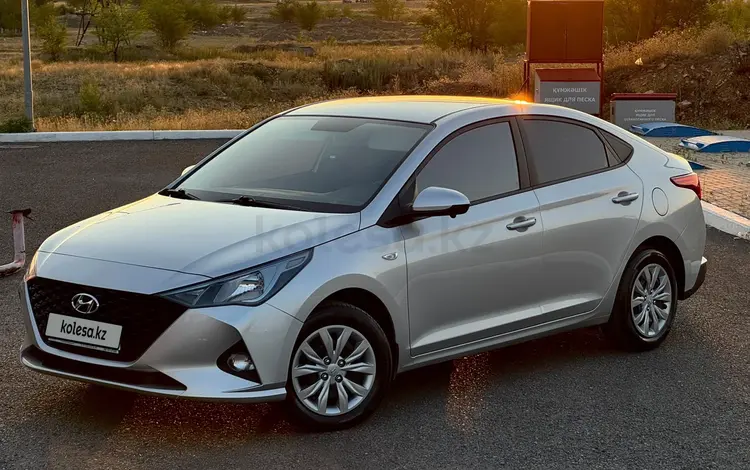 Hyundai Accent 2023 года за 7 390 000 тг. в Караганда