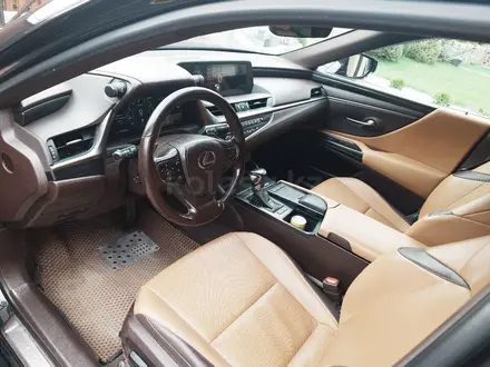 Lexus ES 250 2020 года за 18 888 888 тг. в Алматы – фото 10