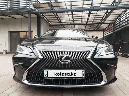 Lexus ES 250 2020 года за 18 888 888 тг. в Алматы – фото 8