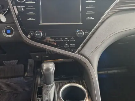 Toyota Camry 2019 года за 13 000 000 тг. в Астана – фото 13