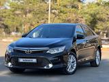 Toyota Camry 2015 года за 9 500 000 тг. в Актобе