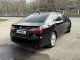 Toyota Camry 2017 года за 10 500 000 тг. в Караганда – фото 2