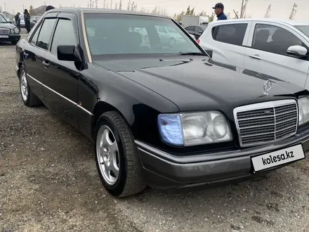 Mercedes-Benz E 220 1994 года за 2 850 000 тг. в Кызылорда – фото 4