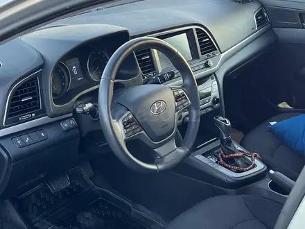 Hyundai Elantra 2017 года за 4 550 000 тг. в Уральск – фото 13