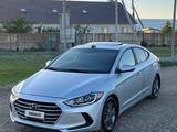 Hyundai Elantra 2017 года за 4 550 000 тг. в Уральск – фото 2