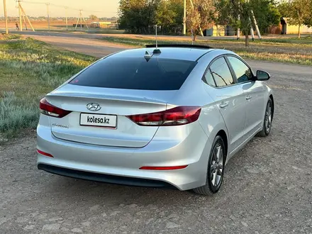 Hyundai Elantra 2017 года за 4 550 000 тг. в Уральск – фото 4