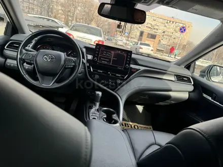 Toyota Camry 2021 года за 18 500 000 тг. в Алматы – фото 11