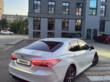 Toyota Camry 2021 года за 13 600 000 тг. в Караганда – фото 4