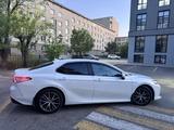 Toyota Camry 2021 года за 13 600 000 тг. в Караганда – фото 5