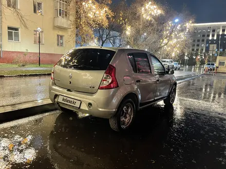 Renault Sandero 2013 года за 3 000 000 тг. в Астана – фото 2