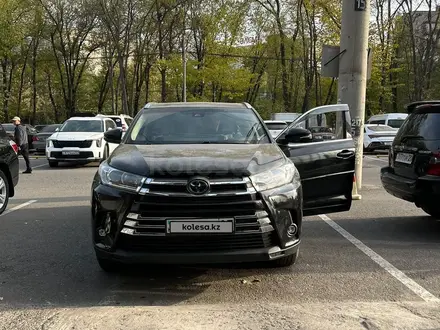 Toyota Highlander 2018 года за 16 500 000 тг. в Алматы – фото 2