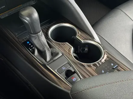 Toyota Camry Prestige 2021 года за 14 990 000 тг. в Алматы – фото 16
