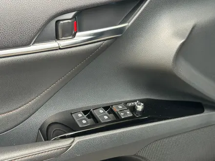 Toyota Camry Prestige 2021 года за 14 990 000 тг. в Алматы – фото 13