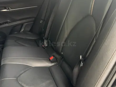 Toyota Camry Prestige 2021 года за 14 990 000 тг. в Алматы – фото 18