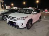 Toyota Highlander 2017 года за 13 000 000 тг. в Актау