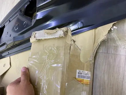 Крышка багажника нижняя борт Lexus LX 570 2008-2021 за 330 000 тг. в Астана – фото 3