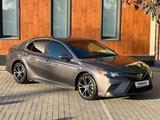 Toyota Camry 2019 года за 9 800 000 тг. в Шымкент