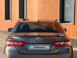 Toyota Camry 2019 года за 9 800 000 тг. в Шымкент – фото 5
