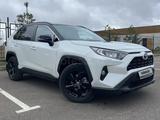 Toyota RAV4 2021 года за 14 300 000 тг. в Караганда – фото 2