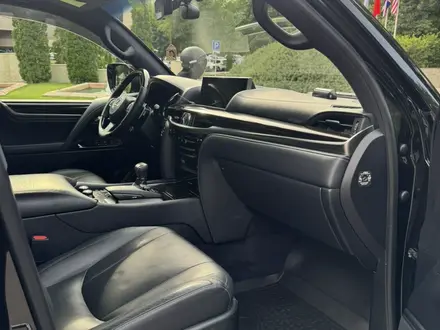 Lexus LX 570 2017 года за 41 000 000 тг. в Алматы – фото 4
