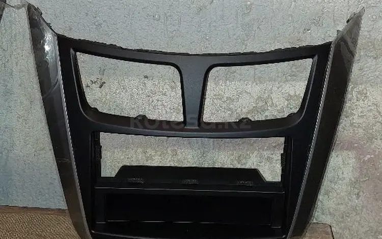 Рамка манигнитолы и диффузора воздуха за 10 000 тг. в Алматы