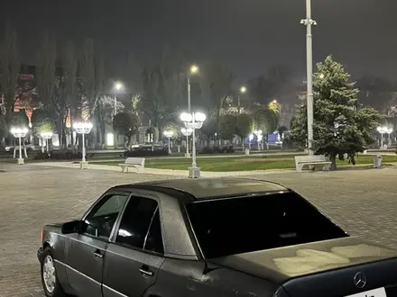 Mercedes-Benz E 230 1990 года за 1 500 000 тг. в Тараз – фото 2