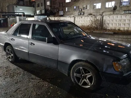 Mercedes-Benz E 200 1993 года за 900 000 тг. в Павлодар – фото 7