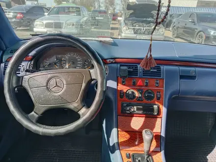 Mercedes-Benz E 320 1998 года за 4 900 000 тг. в Алматы – фото 8