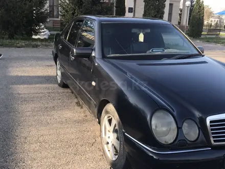 Mercedes-Benz E 320 1996 года за 3 200 000 тг. в Алматы – фото 2