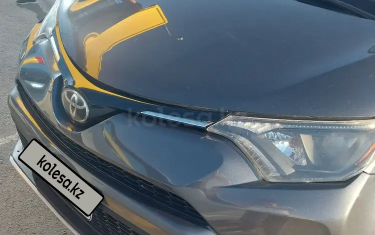Toyota RAV4 2018 года за 7 500 000 тг. в Уральск